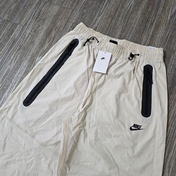 Nike Tech Woven Oversized Pants Light Orewood Black Men’s Medium New  HM7158-104 - Picture 6 of 11